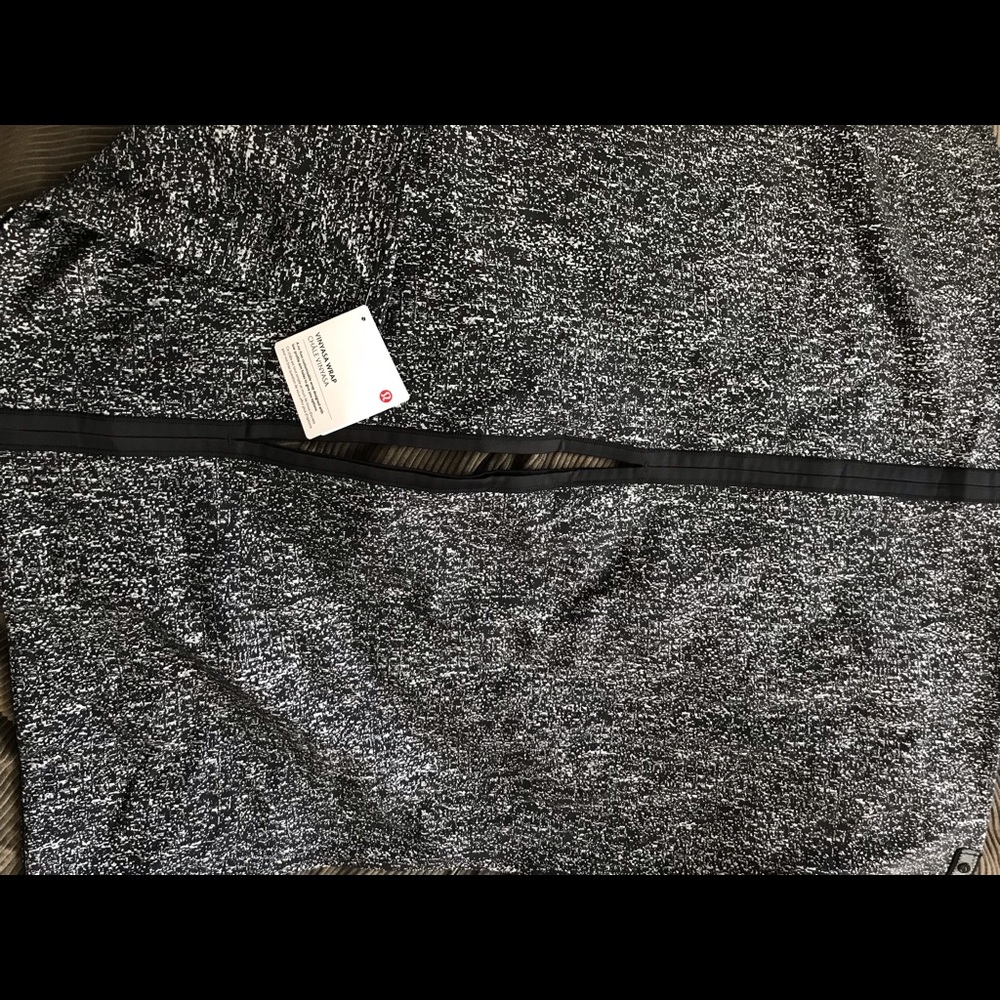 Lululemon Vinyasa wrap with armholes